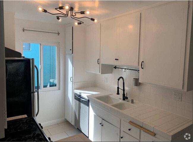 Building Photo - 11015 National Blvd Rental