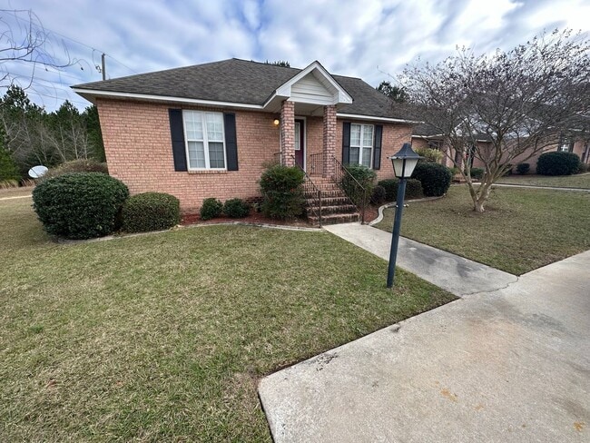 Building Photo - 900 Stephen Dr