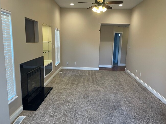 Photo - Beautiful 4 bedroom, 3 1/2 bath.