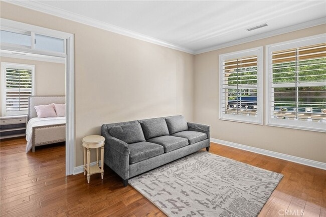 1009 Newhall Terrace