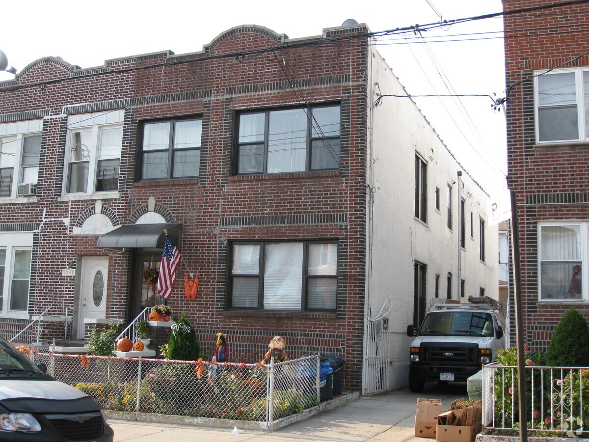Photo - 1246 74th St