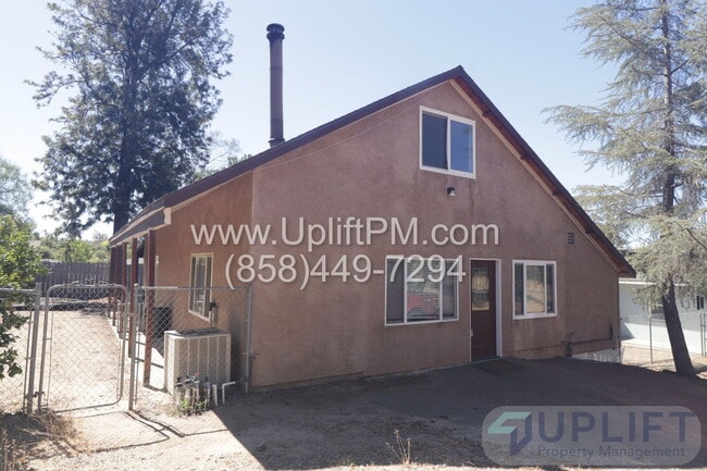 Building Photo - 320 3rd St