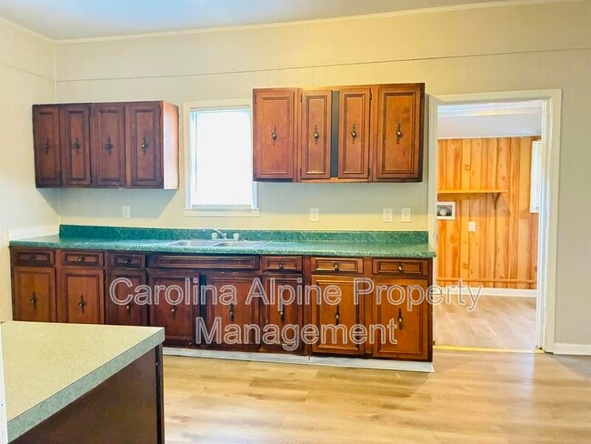 Photo - 408 Leland St