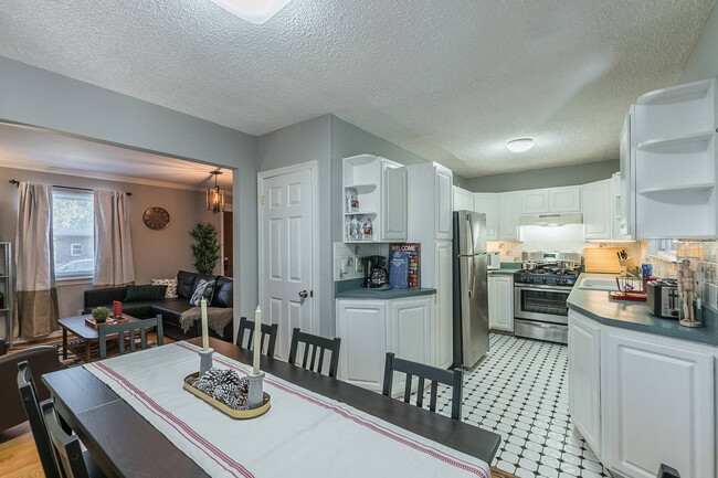 Building Photo - 303 E Braddock Rd Rental