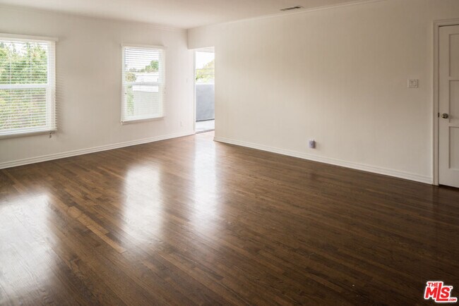 Photo - 5861 Whitworth Dr