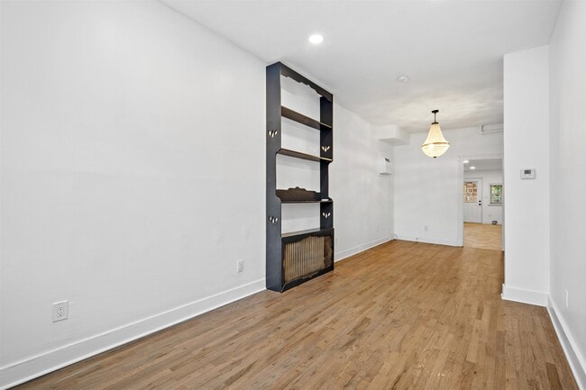 Photo - 108 Stegman St
