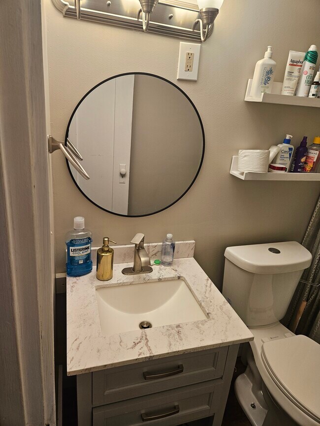 Baño - 405 N Perry St Unidad Perry Street