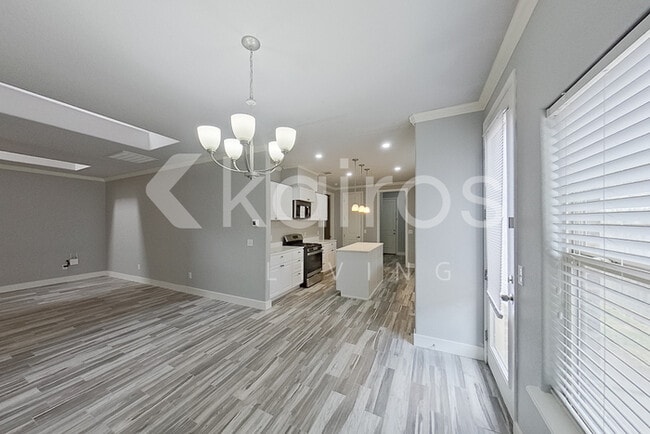 7404 Mosley St