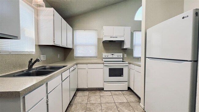 Photo - 8901 Pineridge Dr