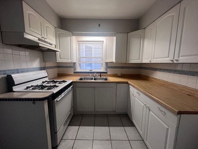 Photo - Heritage Hill 2 Bedroom - Heat included! Unidad 17 College Ave NE