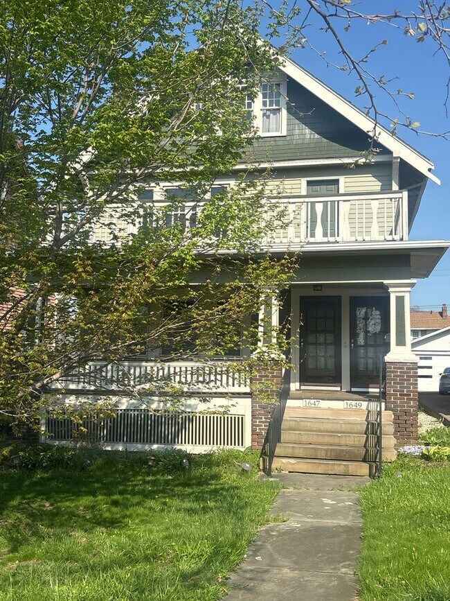 Building Photo - Waterbury1647 Unit Down