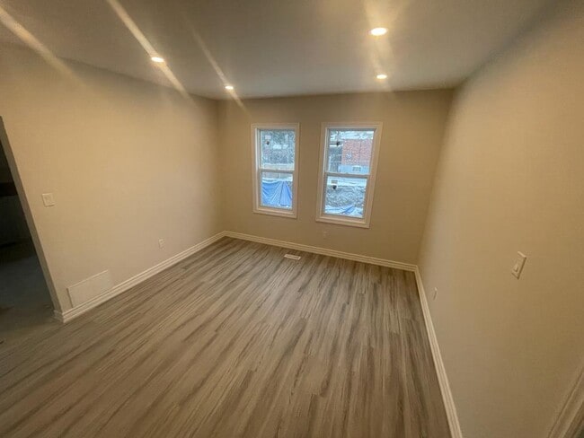 Photo - 10 McCowan Rd Unité 1