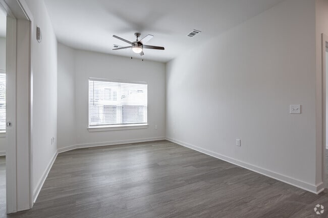 2BR, 2BA - 974SF