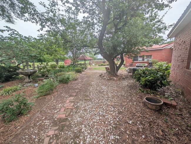 Photo - Charming Raindrop Hill Farmhouse on Gibson Lane - All Utilities Included