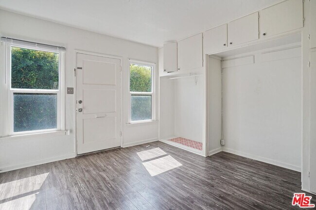 Photo - 216 1/2 6th Ave