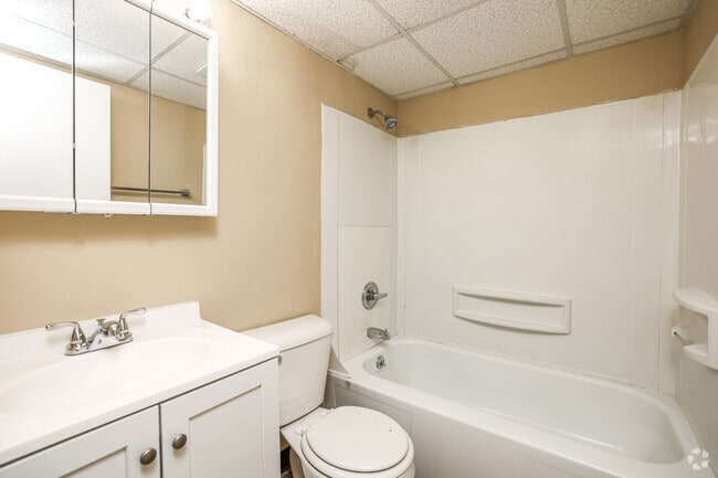 2BR, 1.5BA - 857 SF