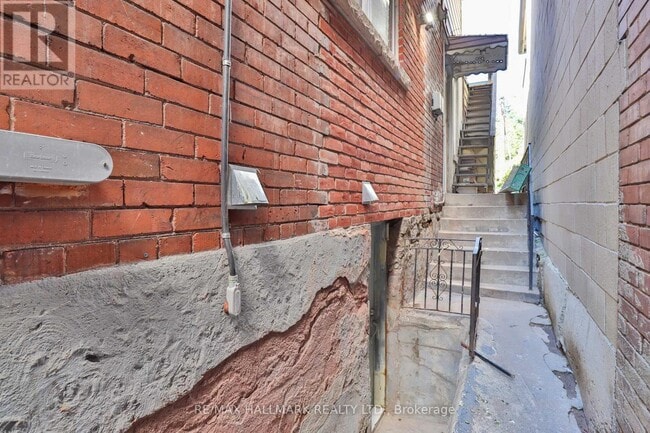 Photo - 880 College St Unit Bsmt