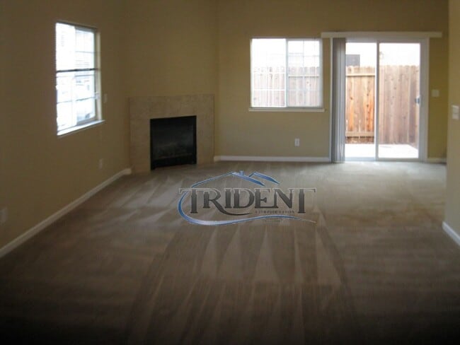 Photo - 406 Hetherington Cir