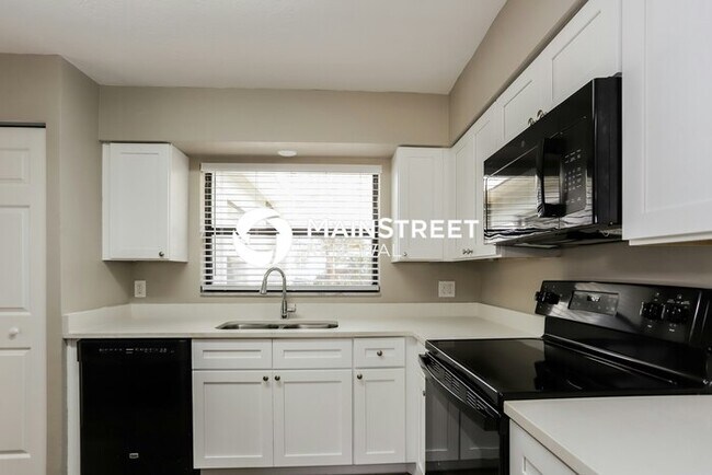 Photo - 3 Bedroom Pet-Friendly Home in St Petersburg, FL with Main Street Renewal