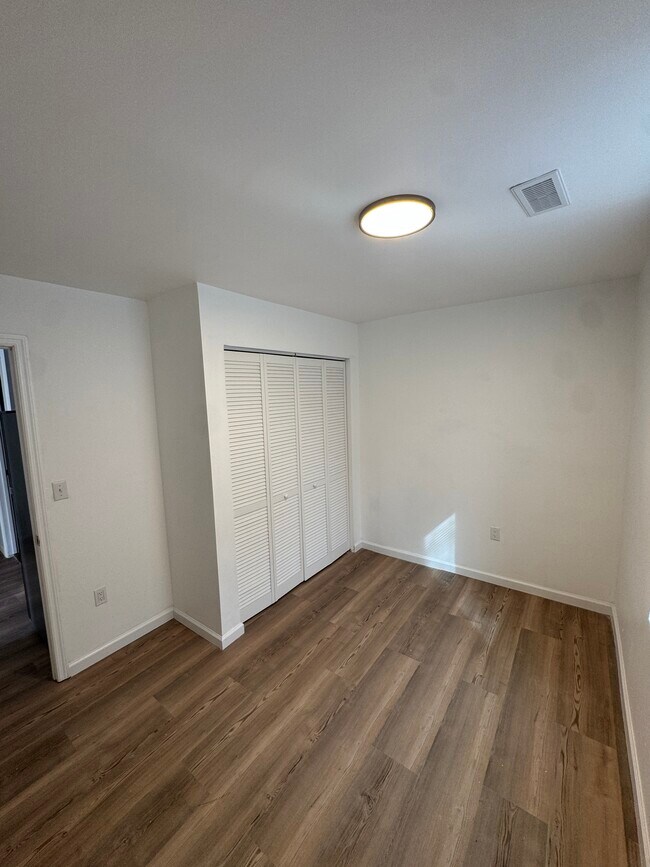 Photo - 839 S Jackson St Unit 4