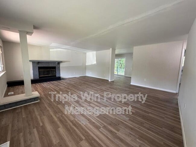Photo - 945 Paddock Dr