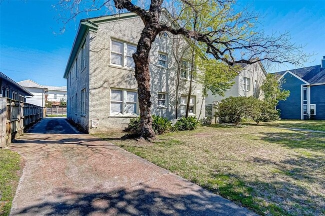 Building Photo - 1024 Heights Blvd Unit 3