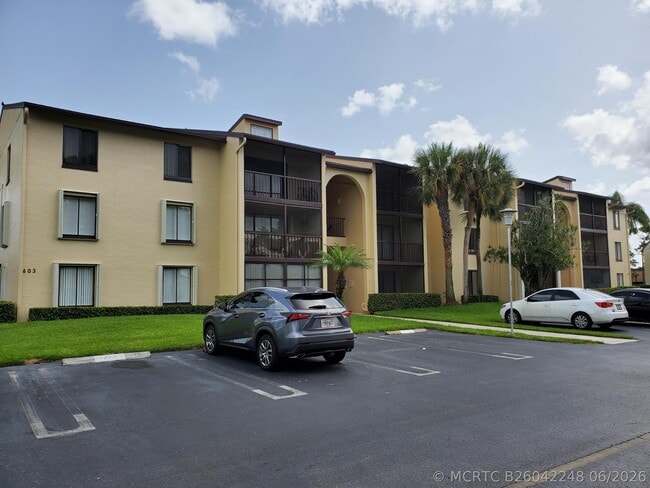 603 Sea Pine Way Unidad B2