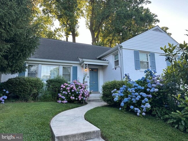 Building Photo - 5707 Cromwell Dr Rental