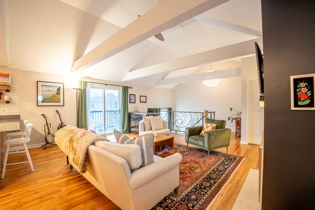 Building Photo - 1111 N Honore St Unit #3