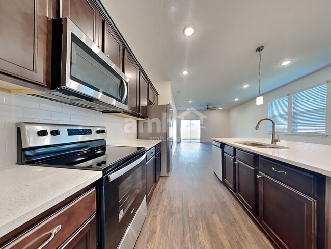 Photo - 551 Onate Cir