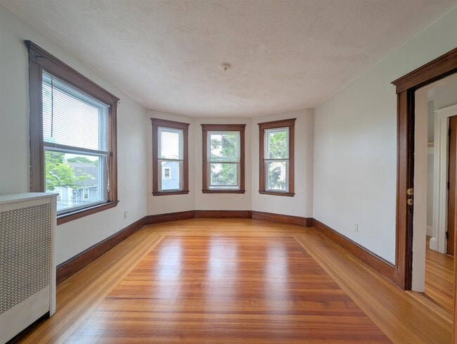 Building Photo - 16 Montgomery St Unit 3
