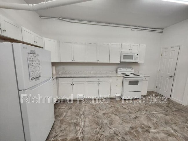 Building Photo - 11 E Broad St Unit A