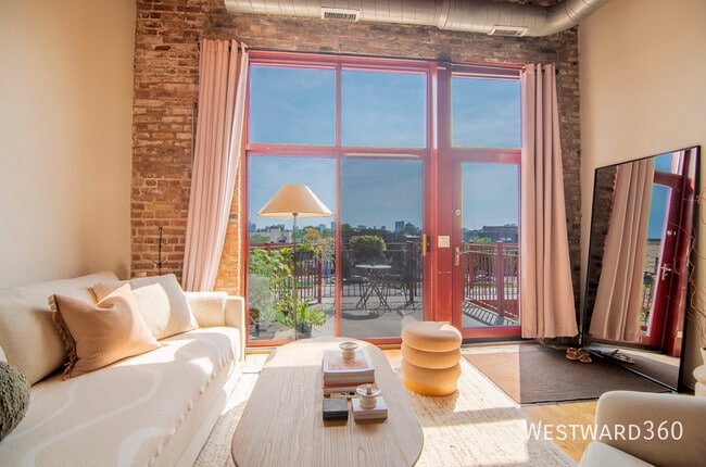 Building Photo - 1061 W 16th St Unit 404 Rental