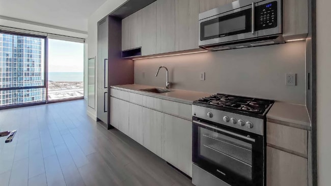 Building Photo - 101 E Roosevelt Rd