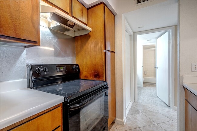 Photo - 3005 Walnut Bend Ln Unit 12