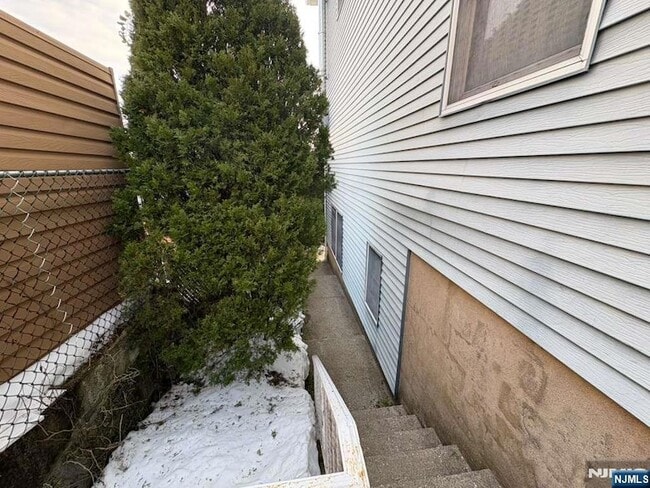 Photo - 402 Farnham Ave