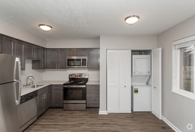 1BR, 1BA - 750 SF