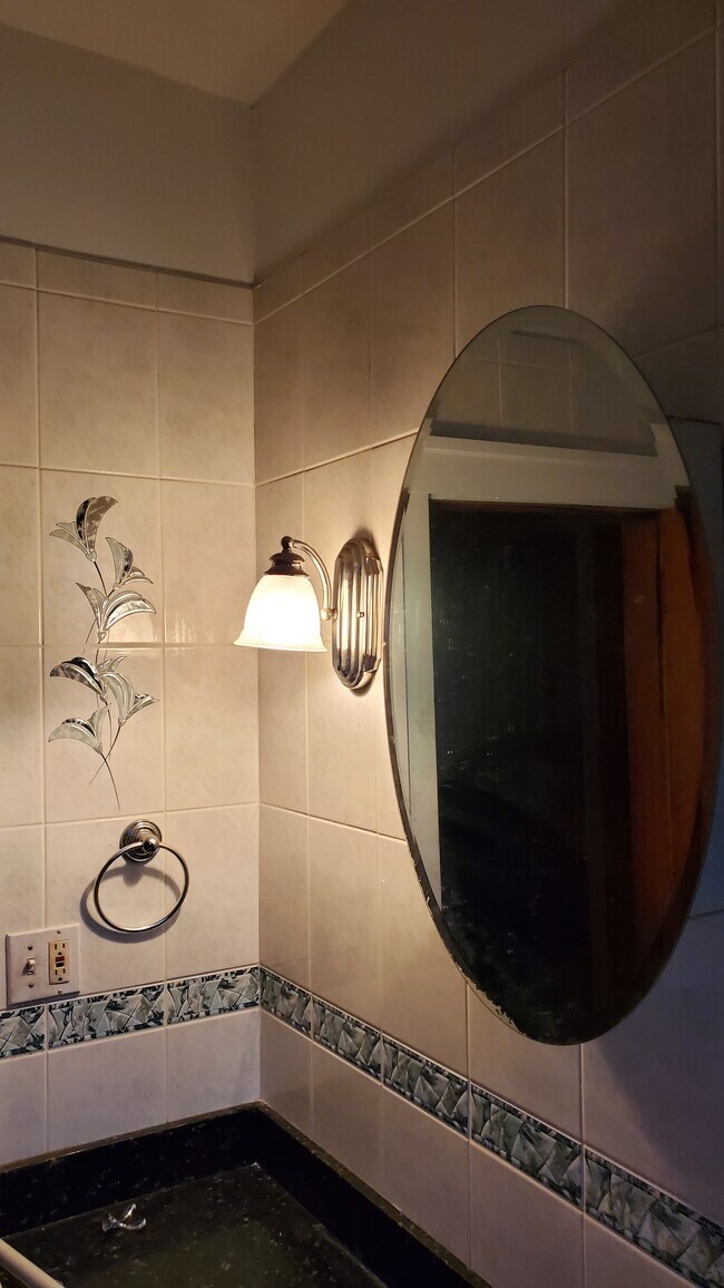 Another Bathroom view - 8057 S Sangamon St Unit 2