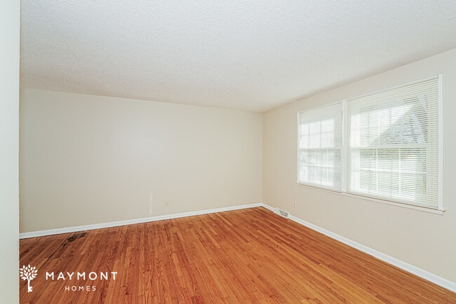 Photo - 7704 Logan Dr SW