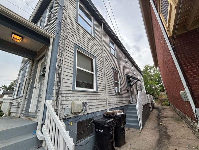Photo - 1852 Hewitt Ave
