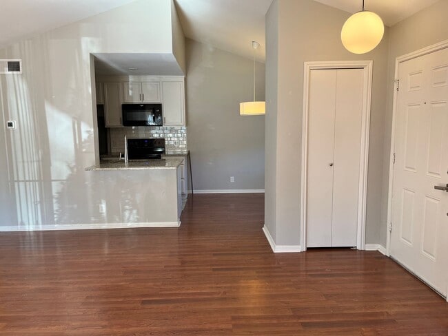 Photo - Cute 1/1 Close to Downtown!!