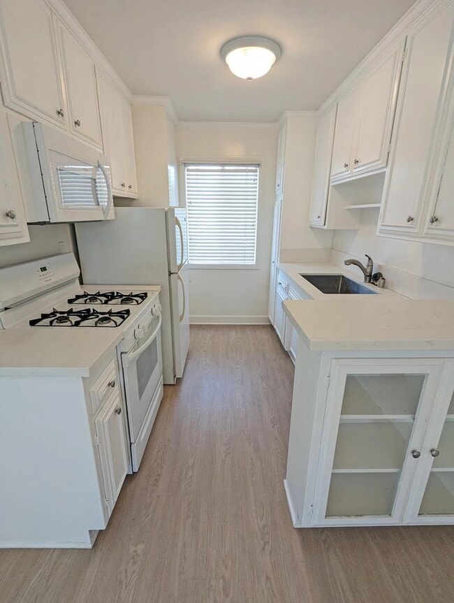 Photo - 1631 Barry Ave Unit 12