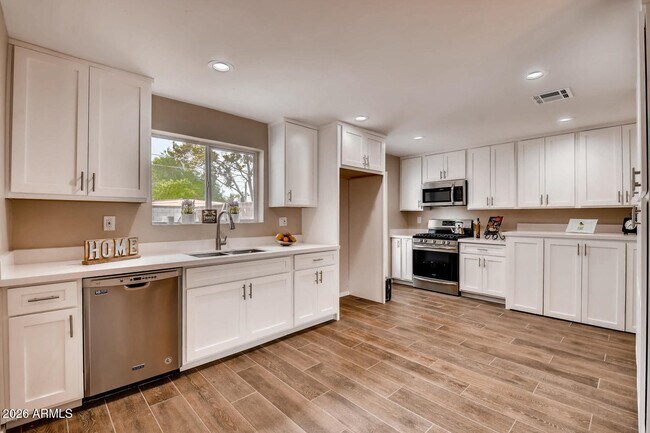 Photo - 1806 E Don Carlos