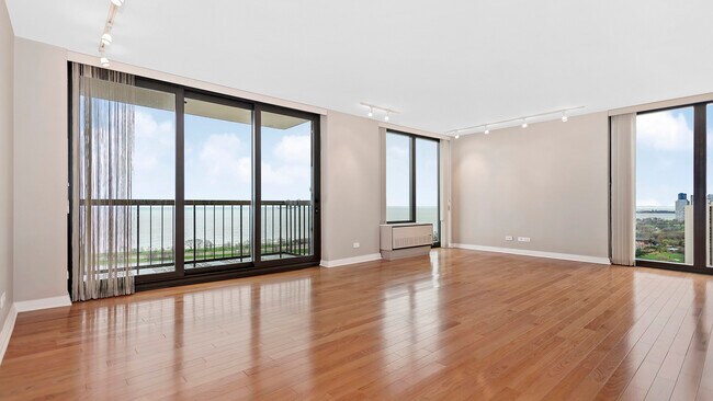 Photo - 2500 N Lakeview Ave