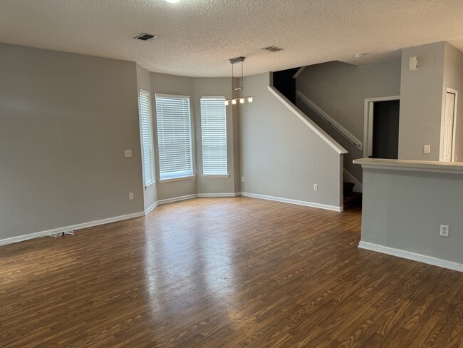 Photo - 458 Sherwood Oaks Dr