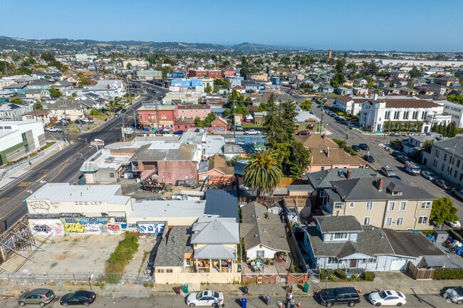 Vista aérea frontal - 1716 46th Ave