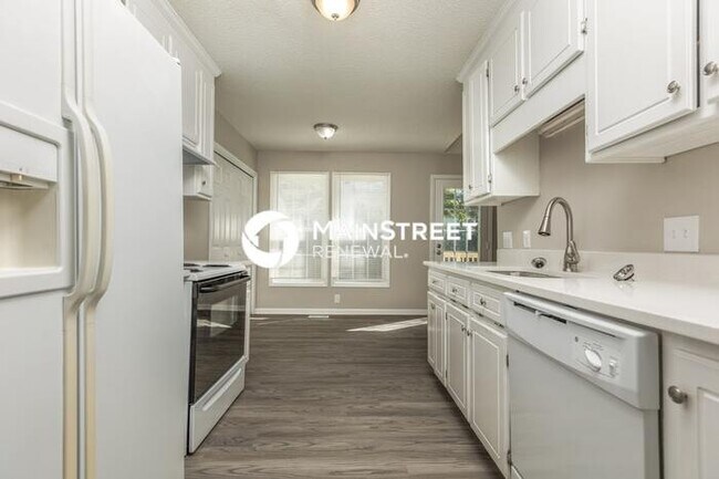 Photo - 3 Bedroom Pet-Friendly Home in Zebulon, NC with Main Street Renewal