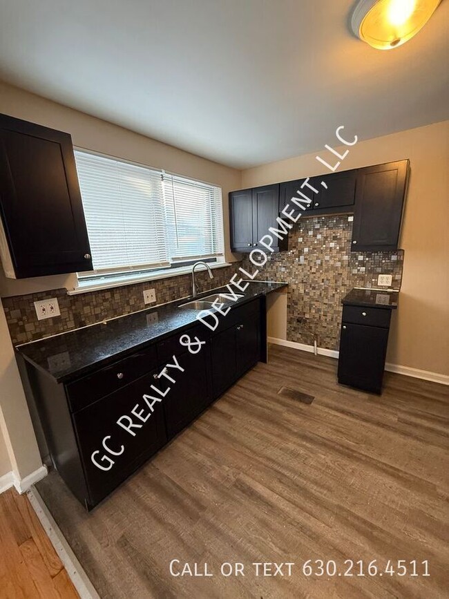 Photo - 9906 S Clyde Ave