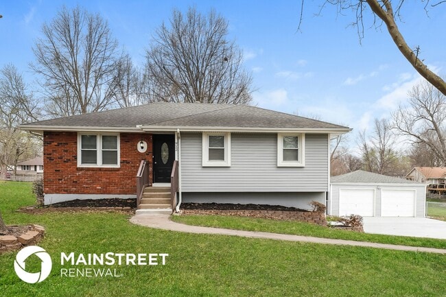 Building Photo - 912 NE 113 St