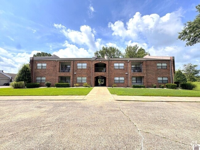 Building Photo - 1005 Southwood Dr Unit 8 Rental